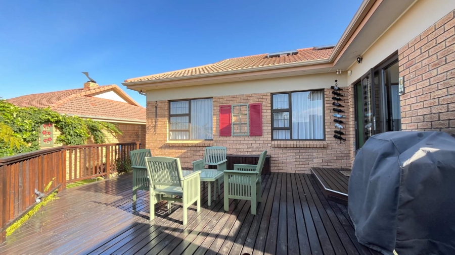 3 Bedroom Property for Sale in Heiderand Western Cape